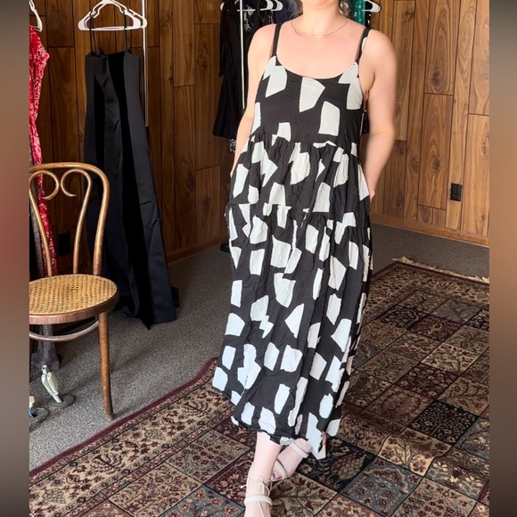 Black + White Maxi Dress with POCKETS - Picture 2 of 4